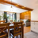 Chalet Dom Pracy Tworczej Kosowka